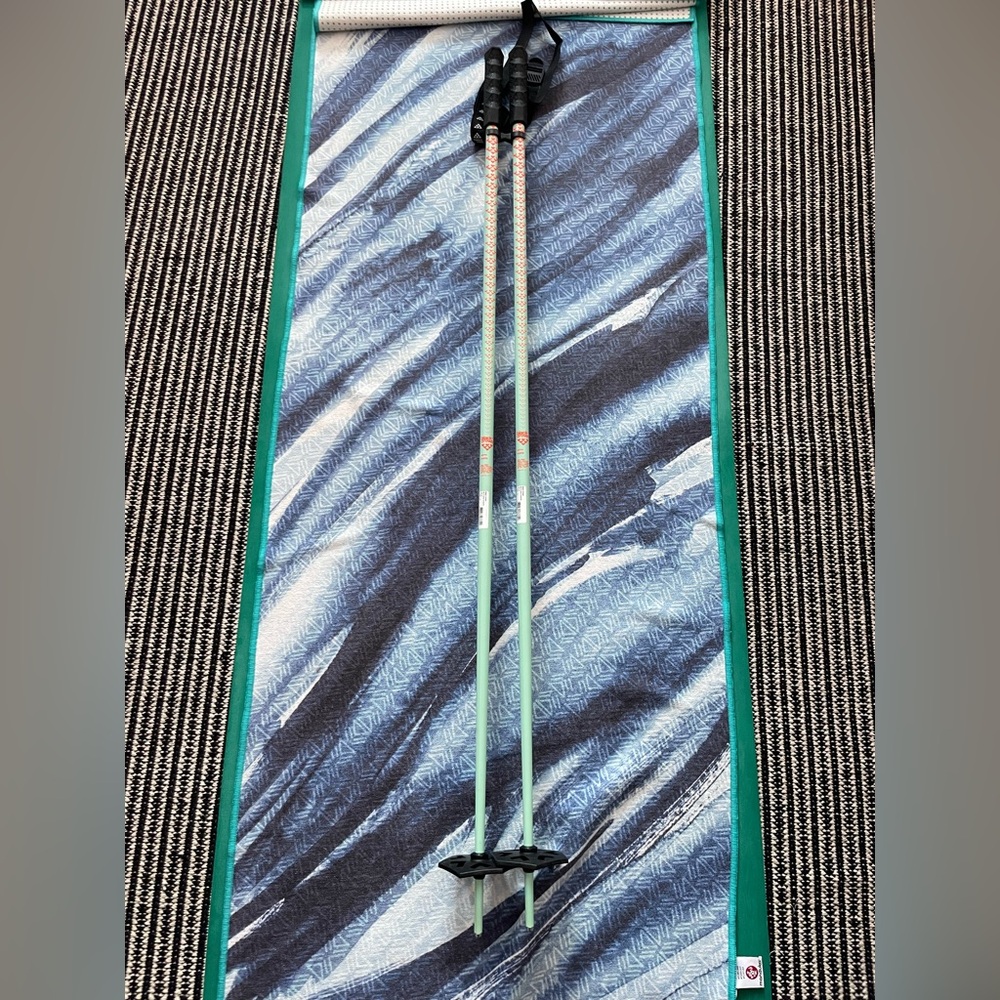 NWT. Black Crows ski poles. 120cm/48”. Turquoise and orange. Unisex.